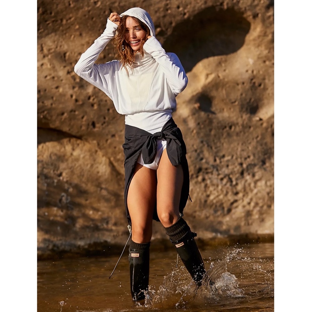 FREE PEOPLE MOVEMENT white ribbed Tap In layering hooded top S
